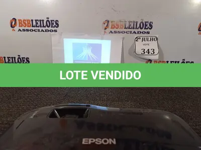 LOTE 343 - 01 PROJETOR EPSON HDMI (NO ESTADO) ATENÇÃO! FAZER A VISITAÇÃO ANTES DE ARREMATAR, NÃO SABEMOS SE FUNCIONA. LEILÃO NÃO TEM GARANTIA E NEM DEVOLUÇÃO, SUJEITO A POSSÍVEIS AVARIAS VISÍVEIS/OCULTAS E/OU AUSÊNCIA DE COMPONENTES.
