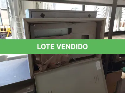 LOTE 155 - 01 CAIXA DE BATERIA E 01 QUADRO ELÉTRICO (NO ESTADO) ATENÇÃO! FAZER A VISITAÇÃO ANTES DE ARREMATAR, NÃO SABEMOS SE FUNCIONA. LEILÃO NÃO TEM GARANTIA E NEM DEVOLUÇÃO, SUJEITO A POSSÍVEIS AVARIAS VISÍVEIS/OCULTAS E/OU AUSÊNCIA DE COMPONENTES.