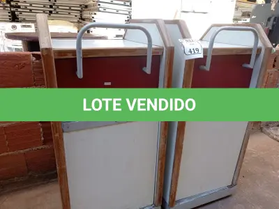 LOTE 419 - 02 LIXEIRAS EM MADEIRA (NO ESTADO) ATENÇÃO! FAZER A VISITAÇÃO ANTES DE ARREMATAR, NÃO SABEMOS SE FUNCIONA. LEILÃO NÃO TEM GARANTIA E NEM DEVOLUÇÃO, SUJEITO A POSSÍVEIS AVARIAS VISÍVEIS/OCULTAS E/OU AUSÊNCIA DE COMPONENTES.