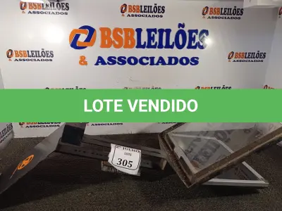 LOTE 305 - 01 TELEPROMPTER (NO ESTADO) ATENÇÃO! FAZER A VISITAÇÃO ANTES DE ARREMATAR, NÃO SABEMOS SE FUNCIONA. LEILÃO NÃO TEM GARANTIA E NEM DEVOLUÇÃO, SUJEITO A POSSÍVEIS AVARIAS VISÍVEIS/OCULTAS E/OU AUSÊNCIA DE COMPONENTES.
