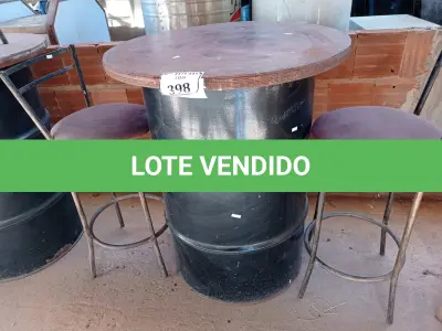 LOTE 398 - 01 MESA DE TAMBOR E 02 BANQUETAS BASE EM FERRO (NO ESTADO) ATENÇÃO! FAZER A VISITAÇÃO ANTES DE ARREMATAR, NÃO SABEMOS SE FUNCIONA. LEILÃO NÃO TEM GARANTIA E NEM DEVOLUÇÃO, SUJEITO A POSSÍVEIS AVARIAS VISÍVEIS/OCULTAS E/OU AUSÊNCIA DE COMPONENTES.