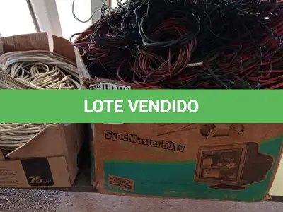 LOTE 147 - 03 CAIXAS COM CABOS DIVERSOS (NO ESTADO) ATENÇÃO! FAZER A VISITAÇÃO ANTES DE ARREMATAR, NÃO SABEMOS SE FUNCIONA. LEILÃO NÃO TEM GARANTIA E NEM DEVOLUÇÃO, SUJEITO A POSSÍVEIS AVARIAS VISÍVEIS/OCULTAS E/OU AUSÊNCIA DE COMPONENTES.
