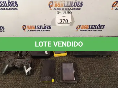 LOTE 378 - 01 PS2 ,03 CONTROLE E 01 TV BOX (NO ESTADO) ATENÇÃO! FAZER A VISITAÇÃO ANTES DE ARREMATAR, NÃO SABEMOS SE FUNCIONA. LEILÃO NÃO TEM GARANTIA E NEM DEVOLUÇÃO, SUJEITO A POSSÍVEIS AVARIAS VISÍVEIS/OCULTAS E/OU AUSÊNCIA DE COMPONENTES.