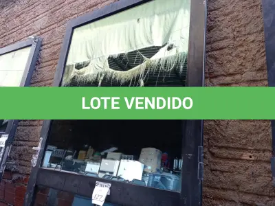 LOTE 427 - 01 PORTA EM ALUMÍNIO COM VIDRO BRINDADO (NO ESTADO) ATENÇÃO! FAZER A VISITAÇÃO ANTES DE ARREMATAR, NÃO SABEMOS SE FUNCIONA. LEILÃO NÃO TEM GARANTIA E NEM DEVOLUÇÃO, SUJEITO A POSSÍVEIS AVARIAS VISÍVEIS/OCULTAS E/OU AUSÊNCIA DE COMPONENTES.