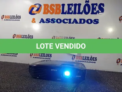 LOTE 343 - 01 PROJETOR EPSON HDMI (NO ESTADO) ATENÇÃO! FAZER A VISITAÇÃO ANTES DE ARREMATAR, NÃO SABEMOS SE FUNCIONA. LEILÃO NÃO TEM GARANTIA E NEM DEVOLUÇÃO, SUJEITO A POSSÍVEIS AVARIAS VISÍVEIS/OCULTAS E/OU AUSÊNCIA DE COMPONENTES.