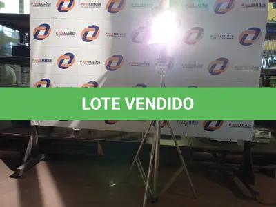 LOTE 259 - 01 TRIPÉ COM LÂMPADA 220V PARA STUDIO (NO ESTADO) ATENÇÃO! FAZER A VISITAÇÃO ANTES DE ARREMATAR, NÃO SABEMOS SE FUNCIONA. LEILÃO NÃO TEM GARANTIA E NEM DEVOLUÇÃO, SUJEITO A POSSÍVEIS AVARIAS VISÍVEIS/OCULTAS E/OU AUSÊNCIA DE COMPONENTES.