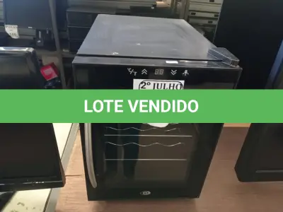 LOTE 185 - 01 ADEGA DURANBRAND 220V (NO ESTADO) ATENÇÃO! FAZER A VISITAÇÃO ANTES DE ARREMATAR, NÃO SABEMOS SE FUNCIONA. LEILÃO NÃO TEM GARANTIA E NEM DEVOLUÇÃO, SUJEITO A POSSÍVEIS AVARIAS VISÍVEIS/OCULTAS E/OU AUSÊNCIA DE COMPONENTES.