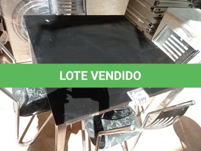 LOTE 399 - 01 MESA BASE EM FERRO CROMADO COM TAMPO EM VIDRO COM 04 CADEIRAS CROMADAS (NO ESTADO) ATENÇÃO! FAZER A VISITAÇÃO ANTES DE ARREMATAR, NÃO SABEMOS SE FUNCIONA. LEILÃO NÃO TEM GARANTIA E NEM DEVOLUÇÃO, SUJEITO A POSSÍVEIS AVARIAS VISÍVEIS/OCULTAS E/OU AUSÊNCIA DE COMPONENTES.