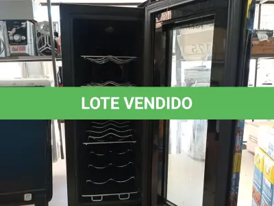 LOTE 175 - 01 ADEGA MARCA CADENCE BIVOLTS (NO ESTADO) ATENÇÃO! FAZER A VISITAÇÃO ANTES DE ARREMATAR, NÃO SABEMOS SE FUNCIONA. LEILÃO NÃO TEM GARANTIA E NEM DEVOLUÇÃO, SUJEITO A POSSÍVEIS AVARIAS VISÍVEIS/OCULTAS E/OU AUSÊNCIA DE COMPONENTES.