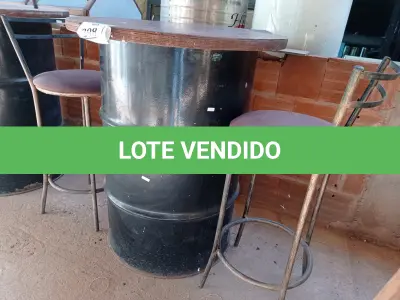 LOTE 398 - 01 MESA DE TAMBOR E 02 BANQUETAS BASE EM FERRO (NO ESTADO) ATENÇÃO! FAZER A VISITAÇÃO ANTES DE ARREMATAR, NÃO SABEMOS SE FUNCIONA. LEILÃO NÃO TEM GARANTIA E NEM DEVOLUÇÃO, SUJEITO A POSSÍVEIS AVARIAS VISÍVEIS/OCULTAS E/OU AUSÊNCIA DE COMPONENTES.