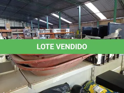 LOTE 320 - 03 CUBAS PARA CARRINHO DE MÃO E CAIXA COM PEÇAS (NO ESTADO) ATENÇÃO! FAZER A VISITAÇÃO ANTES DE ARREMATAR, NÃO SABEMOS SE FUNCIONA. LEILÃO NÃO TEM GARANTIA E NEM DEVOLUÇÃO, SUJEITO A POSSÍVEIS AVARIAS VISÍVEIS/OCULTAS E/OU AUSÊNCIA DE COMPONENTES.
