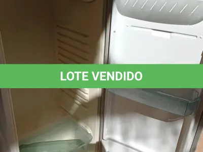 LOTE 385 - 01 GELADEIRA ELETROLUX R360 220V (NO ESTADO) ATENÇÃO! FAZER A VISITAÇÃO ANTES DE ARREMATAR, NÃO SABEMOS SE FUNCIONA. LEILÃO NÃO TEM GARANTIA E NEM DEVOLUÇÃO, SUJEITO A POSSÍVEIS AVARIAS VISÍVEIS/OCULTAS E/OU AUSÊNCIA DE COMPONENTES.