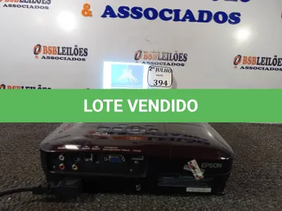 LOTE 394 - 01 PROJETOR EPSON HDMI (NO ESTADO) ATENÇÃO! FAZER A VISITAÇÃO ANTES DE ARREMATAR, NÃO SABEMOS SE FUNCIONA. LEILÃO NÃO TEM GARANTIA E NEM DEVOLUÇÃO, SUJEITO A POSSÍVEIS AVARIAS VISÍVEIS/OCULTAS E/OU AUSÊNCIA DE COMPONENTES.