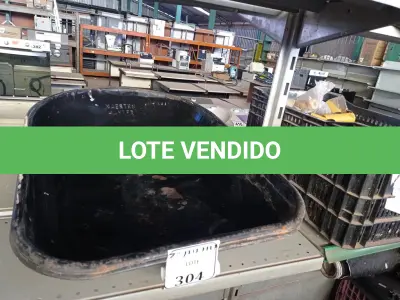 LOTE 304 - 03 CUBAS PARA CARRINHO DE MÃO E CAIXA COM PEÇAS (NO ESTADO) ATENÇÃO! FAZER A VISITAÇÃO ANTES DE ARREMATAR, NÃO SABEMOS SE FUNCIONA. LEILÃO NÃO TEM GARANTIA E NEM DEVOLUÇÃO, SUJEITO A POSSÍVEIS AVARIAS VISÍVEIS/OCULTAS E/OU AUSÊNCIA DE COMPONENTES.