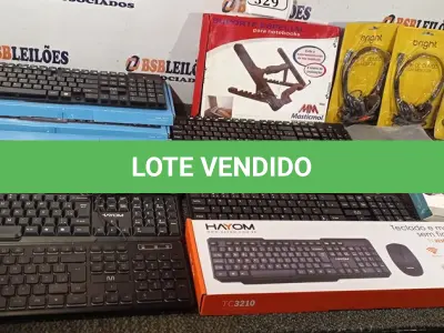 LOTE 329 - 01 CAIXA COM TECLADOS, MOUSE ,PERIFÉRICOS DIVERSOS E FONES DE OUVIDO DIVERSOS  (NO ESTADO) ATENÇÃO! FAZER A VISITAÇÃO ANTES DE ARREMATAR, NÃO SABEMOS SE FUNCIONA. LEILÃO NÃO TEM GARANTIA E NEM DEVOLUÇÃO, SUJEITO A POSSÍVEIS AVARIAS VISÍVEIS/OCULTAS E/OU AUSÊNCIA DE COMPONENTES.