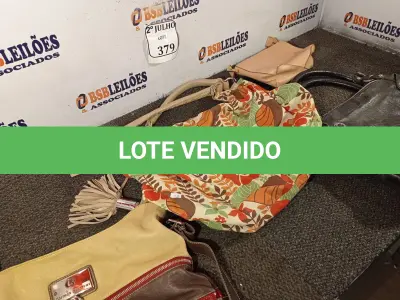 LOTE 379 - 04 BOLSAS FEMININAS DE GRIFE MODELOS DIVERSOS (NO ESTADO) ATENÇÃO! FAZER A VISITAÇÃO ANTES DE ARREMATAR, NÃO SABEMOS SE FUNCIONA. LEILÃO NÃO TEM GARANTIA E NEM DEVOLUÇÃO, SUJEITO A POSSÍVEIS AVARIAS VISÍVEIS/OCULTAS E/OU AUSÊNCIA DE COMPONENTES.
