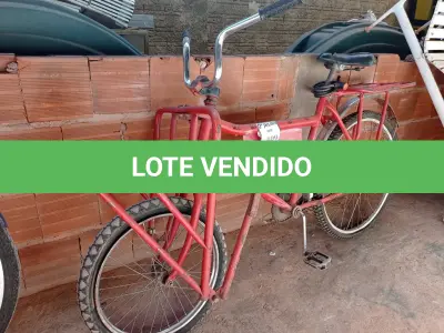 LOTE 409 - 01 BICICLETA ARO 26 CARGUEIRA VERMELHA (NO ESTADO) ATENÇÃO! FAZER A VISITAÇÃO ANTES DE ARREMATAR, NÃO SABEMOS SE FUNCIONA. LEILÃO NÃO TEM GARANTIA E NEM DEVOLUÇÃO, SUJEITO A POSSÍVEIS AVARIAS VISÍVEIS/OCULTAS E/OU AUSÊNCIA DE COMPONENTES.