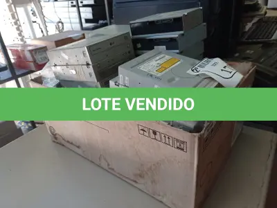 LOTE 179 - 01 CAIXA COM DRIVE CD-ROM (NO ESTADO) ATENÇÃO! FAZER A VISITAÇÃO ANTES DE ARREMATAR, NÃO SABEMOS SE FUNCIONA. LEILÃO NÃO TEM GARANTIA E NEM DEVOLUÇÃO, SUJEITO A POSSÍVEIS AVARIAS VISÍVEIS/OCULTAS E/OU AUSÊNCIA DE COMPONENTES.