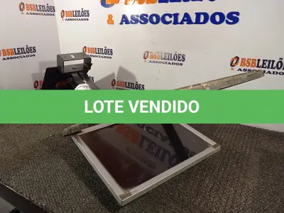 LOTE 305 - 01 TELEPROMPTER (NO ESTADO) ATENÇÃO! FAZER A VISITAÇÃO ANTES DE ARREMATAR, NÃO SABEMOS SE FUNCIONA. LEILÃO NÃO TEM GARANTIA E NEM DEVOLUÇÃO, SUJEITO A POSSÍVEIS AVARIAS VISÍVEIS/OCULTAS E/OU AUSÊNCIA DE COMPONENTES.