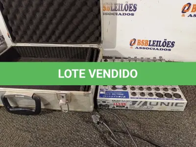LOTE 201 - 01 MESA DE SOM 06 CANAIS MARCA UNIC MOD: MAC-06 E 01 MALETAS (NO ESTADO) ATENÇÃO! FAZER A VISITAÇÃO ANTES DE ARREMATAR, NÃO SABEMOS SE FUNCIONA. LEILÃO NÃO TEM GARANTIA E NEM DEVOLUÇÃO, SUJEITO A POSSÍVEIS AVARIAS VISÍVEIS/OCULTAS E/OU AUSÊNCIA DE COMPONENTES.