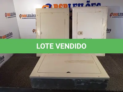 LOTE 132 - 03 QUADROS ELÉTRICOS. (NO ESTADO) ATENÇÃO! FAZER A VISITAÇÃO ANTES DE ARREMATAR, NÃO SABEMOS SE FUNCIONA. LEILÃO NÃO TEM GARANTIA E NEM DEVOLUÇÃO, SUJEITO A POSSÍVEIS AVARIAS VISÍVEIS/OCULTAS E/OU AUSÊNCIA DE COMPONENTES.