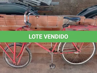 LOTE 409 - 01 BICICLETA ARO 26 CARGUEIRA VERMELHA (NO ESTADO) ATENÇÃO! FAZER A VISITAÇÃO ANTES DE ARREMATAR, NÃO SABEMOS SE FUNCIONA. LEILÃO NÃO TEM GARANTIA E NEM DEVOLUÇÃO, SUJEITO A POSSÍVEIS AVARIAS VISÍVEIS/OCULTAS E/OU AUSÊNCIA DE COMPONENTES.