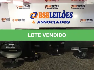 LOTE 318 - 04 MONITORES MARCAS E MODELOS DIVERSOS (NO ESTADO) ATENÇÃO! FAZER A VISITAÇÃO ANTES DE ARREMATAR, NÃO SABEMOS SE FUNCIONA. LEILÃO NÃO TEM GARANTIA E NEM DEVOLUÇÃO, SUJEITO A POSSÍVEIS AVARIAS VISÍVEIS/OCULTAS E/OU AUSÊNCIA DE COMPONENTES.