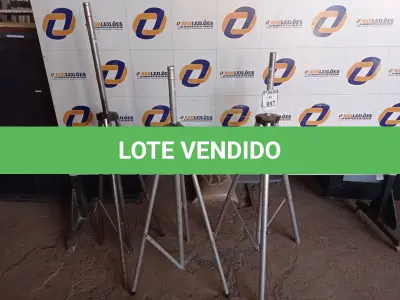 LOTE 047 - 03 TRIPÉS PARA CAIXAS (NO ESTADO) ATENÇÃO! FAZER A VISITAÇÃO ANTES DE ARREMATAR, NÃO SABEMOS SE FUNCIONA. LEILÃO NÃO TEM GARANTIA E NEM DEVOLUÇÃO, SUJEITO A POSSÍVEIS AVARIAS VISÍVEIS/OCULTAS E/OU AUSÊNCIA DE COMPONENTES.