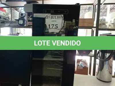 LOTE 175 - 01 ADEGA MARCA CADENCE BIVOLTS (NO ESTADO) ATENÇÃO! FAZER A VISITAÇÃO ANTES DE ARREMATAR, NÃO SABEMOS SE FUNCIONA. LEILÃO NÃO TEM GARANTIA E NEM DEVOLUÇÃO, SUJEITO A POSSÍVEIS AVARIAS VISÍVEIS/OCULTAS E/OU AUSÊNCIA DE COMPONENTES.