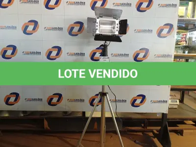 LOTE 260 - 01 CAIXA STANER ATIVA MOD: OS-100SL COM TRIPÉ (NO ESTADO) ATENÇÃO! FAZER A VISITAÇÃO ANTES DE ARREMATAR, NÃO SABEMOS SE FUNCIONA. LEILÃO NÃO TEM GARANTIA E NEM DEVOLUÇÃO, SUJEITO A POSSÍVEIS AVARIAS VISÍVEIS/OCULTAS E/OU AUSÊNCIA DE COMPONENTES.