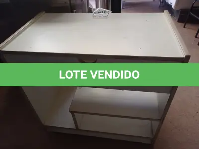 LOTE 387 - 01 MESA PARA COMPUTADOR (NO ESTADO) ATENÇÃO! FAZER A VISITAÇÃO ANTES DE ARREMATAR, NÃO SABEMOS SE FUNCIONA. LEILÃO NÃO TEM GARANTIA E NEM DEVOLUÇÃO, SUJEITO A POSSÍVEIS AVARIAS VISÍVEIS/OCULTAS E/OU AUSÊNCIA DE COMPONENTES.