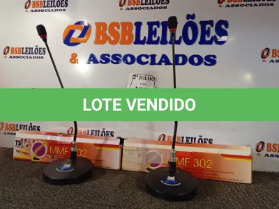 LOTE 128 - 02 MICROFONES DE MESA PROFISSIONAL MMF 302. (NO ESTADO) ATENÇÃO! FAZER A VISITAÇÃO ANTES DE ARREMATAR, NÃO SABEMOS SE FUNCIONA. LEILÃO NÃO TEM GARANTIA E NEM DEVOLUÇÃO, SUJEITO A POSSÍVEIS AVARIAS VISÍVEIS/OCULTAS E/OU AUSÊNCIA DE COMPONENTES.