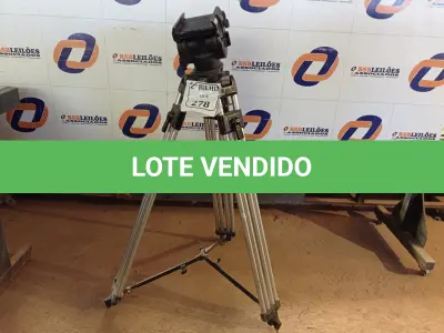 LOTE 278 - 01 TRIPÉ PROFISSIONAL MARCA BORGE (NO ESTADO) ATENÇÃO! FAZER A VISITAÇÃO ANTES DE ARREMATAR, NÃO SABEMOS SE FUNCIONA. LEILÃO NÃO TEM GARANTIA E NEM DEVOLUÇÃO, SUJEITO A POSSÍVEIS AVARIAS VISÍVEIS/OCULTAS E/OU AUSÊNCIA DE COMPONENTES.
