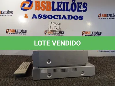 LOTE 134 - 02 DVDS MARCA LG E 04 VÍDEOS CASSETES MARCAS E MODELOS DIVERSOS. (NO ESTADO) ATENÇÃO! FAZER A VISITAÇÃO ANTES DE ARREMATAR, NÃO SABEMOS SE FUNCIONA. LEILÃO NÃO TEM GARANTIA E NEM DEVOLUÇÃO, SUJEITO A POSSÍVEIS AVARIAS VISÍVEIS/OCULTAS E/OU AUSÊNCIA DE COMPONENTES.