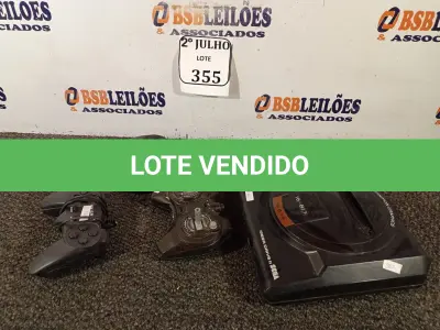 LOTE 355 - 01 MEGA DRIVE E 03 CONTROLES (NO ESTADO) ATENÇÃO! FAZER A VISITAÇÃO ANTES DE ARREMATAR, NÃO SABEMOS SE FUNCIONA. LEILÃO NÃO TEM GARANTIA E NEM DEVOLUÇÃO, SUJEITO A POSSÍVEIS AVARIAS VISÍVEIS/OCULTAS E/OU AUSÊNCIA DE COMPONENTES.