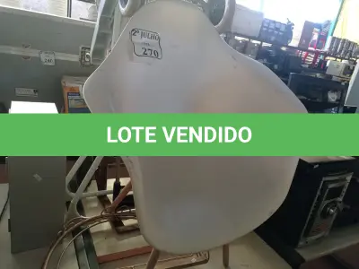 LOTE 270 - 01 CADEIRA PARA ALIMENTAÇÃO INCOMPLETA, 01CADEIRA DE PÉ PALITO , 01 SUPORTE DE LUMINÁRIA ,01 CARRINHO DE CARGA E 01 QUADRO ELÉTRICO (NO ESTADO) ATENÇÃO! FAZER A VISITAÇÃO ANTES DE ARREMATAR, NÃO SABEMOS SE FUNCIONA. LEILÃO NÃO TEM GARANTIA E NEM DEVOLUÇÃO, SUJEITO A POSSÍVEIS AVARIAS VISÍVEIS/OCULTAS E/OU AUSÊNCIA DE COMPONENTES.