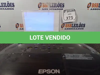 LOTE 375 - 01 PROJETOR EPSON HDMI (NO ESTADO) ATENÇÃO! FAZER A VISITAÇÃO ANTES DE ARREMATAR, NÃO SABEMOS SE FUNCIONA. LEILÃO NÃO TEM GARANTIA E NEM DEVOLUÇÃO, SUJEITO A POSSÍVEIS AVARIAS VISÍVEIS/OCULTAS E/OU AUSÊNCIA DE COMPONENTES.