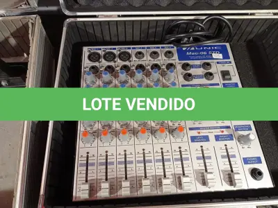 LOTE 176 - 01 MESA DE SOM 06 CANAIS MARCA UNIC MOD: MAC-06 E 02 MALETAS (NO ESTADO) ATENÇÃO! FAZER A VISITAÇÃO ANTES DE ARREMATAR, NÃO SABEMOS SE FUNCIONA. LEILÃO NÃO TEM GARANTIA E NEM DEVOLUÇÃO, SUJEITO A POSSÍVEIS AVARIAS VISÍVEIS/OCULTAS E/OU AUSÊNCIA DE COMPONENTES.