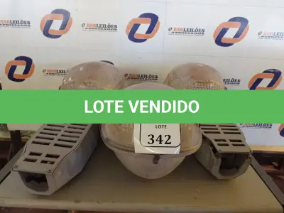 LOTE 342 - 03 LUMINÁRIAS PARA POSTE (NO ESTADO) ATENÇÃO! FAZER A VISITAÇÃO ANTES DE ARREMATAR, NÃO SABEMOS SE FUNCIONA. LEILÃO NÃO TEM GARANTIA E NEM DEVOLUÇÃO, SUJEITO A POSSÍVEIS AVARIAS VISÍVEIS/OCULTAS E/OU AUSÊNCIA DE COMPONENTES.