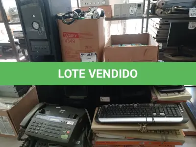 LOTE 180 - 05 CPUS, VÁRIOS TECLADOS ,01 CAIXA COM MOUSE ,02 FAX, FITAS CASSETE E FITAS VHS  (NO ESTADO) ATENÇÃO! FAZER A VISITAÇÃO ANTES DE ARREMATAR, NÃO SABEMOS SE FUNCIONA. LEILÃO NÃO TEM GARANTIA E NEM DEVOLUÇÃO, SUJEITO A POSSÍVEIS AVARIAS VISÍVEIS/OCULTAS E/OU AUSÊNCIA DE COMPONENTES.