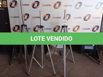 LOTE 047 - 03 TRIPÉS PARA CAIXAS (NO ESTADO) ATENÇÃO! FAZER A VISITAÇÃO ANTES DE ARREMATAR, NÃO SABEMOS SE FUNCIONA. LEILÃO NÃO TEM GARANTIA E NEM DEVOLUÇÃO, SUJEITO A POSSÍVEIS AVARIAS VISÍVEIS/OCULTAS E/OU AUSÊNCIA DE COMPONENTES.