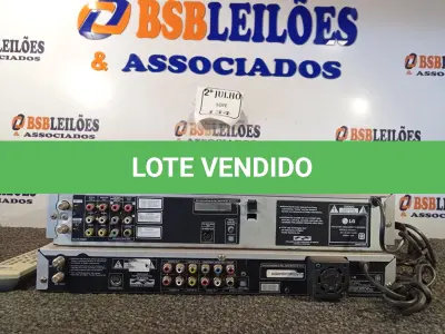 LOTE 134 - 02 DVDS MARCA LG E 04 VÍDEOS CASSETES MARCAS E MODELOS DIVERSOS. (NO ESTADO) ATENÇÃO! FAZER A VISITAÇÃO ANTES DE ARREMATAR, NÃO SABEMOS SE FUNCIONA. LEILÃO NÃO TEM GARANTIA E NEM DEVOLUÇÃO, SUJEITO A POSSÍVEIS AVARIAS VISÍVEIS/OCULTAS E/OU AUSÊNCIA DE COMPONENTES.
