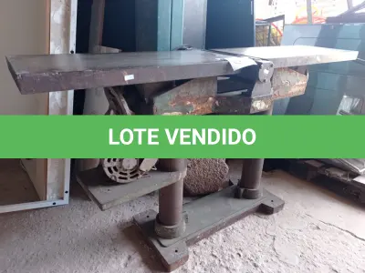 LOTE 432 - 01 PLAINA DESEMPENADEIRA PARA MARCENARIA (NO ESTADO) ATENÇÃO! FAZER A VISITAÇÃO ANTES DE ARREMATAR, NÃO SABEMOS SE FUNCIONA. LEILÃO NÃO TEM GARANTIA E NEM DEVOLUÇÃO, SUJEITO A POSSÍVEIS AVARIAS VISÍVEIS/OCULTAS E/OU AUSÊNCIA DE COMPONENTES.
