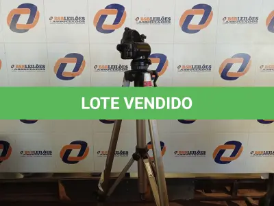 LOTE 273 - 01 TRIPÉ PARA CÂMERA (NO ESTADO) ATENÇÃO! FAZER A VISITAÇÃO ANTES DE ARREMATAR, NÃO SABEMOS SE FUNCIONA. LEILÃO NÃO TEM GARANTIA E NEM DEVOLUÇÃO, SUJEITO A POSSÍVEIS AVARIAS VISÍVEIS/OCULTAS E/OU AUSÊNCIA DE COMPONENTES.