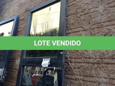 LOTE 423 - 01 PORTA EM ALUMÍNIO COM VIDRO BRINDADO (NO ESTADO) ATENÇÃO! FAZER A VISITAÇÃO ANTES DE ARREMATAR, NÃO SABEMOS SE FUNCIONA. LEILÃO NÃO TEM GARANTIA E NEM DEVOLUÇÃO, SUJEITO A POSSÍVEIS AVARIAS VISÍVEIS/OCULTAS E/OU AUSÊNCIA DE COMPONENTES.