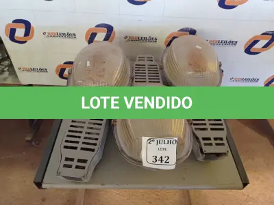 LOTE 342 - 03 LUMINÁRIAS PARA POSTE (NO ESTADO) ATENÇÃO! FAZER A VISITAÇÃO ANTES DE ARREMATAR, NÃO SABEMOS SE FUNCIONA. LEILÃO NÃO TEM GARANTIA E NEM DEVOLUÇÃO, SUJEITO A POSSÍVEIS AVARIAS VISÍVEIS/OCULTAS E/OU AUSÊNCIA DE COMPONENTES.