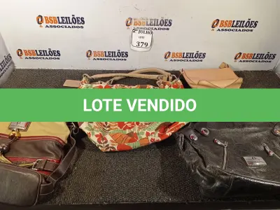 LOTE 379 - 04 BOLSAS FEMININAS DE GRIFE MODELOS DIVERSOS (NO ESTADO) ATENÇÃO! FAZER A VISITAÇÃO ANTES DE ARREMATAR, NÃO SABEMOS SE FUNCIONA. LEILÃO NÃO TEM GARANTIA E NEM DEVOLUÇÃO, SUJEITO A POSSÍVEIS AVARIAS VISÍVEIS/OCULTAS E/OU AUSÊNCIA DE COMPONENTES.
