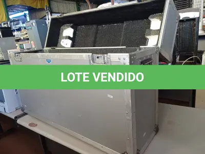 LOTE 240 - 01 CASE EM MADEIRA (NO ESTADO) ATENÇÃO! FAZER A VISITAÇÃO ANTES DE ARREMATAR, NÃO SABEMOS SE FUNCIONA. LEILÃO NÃO TEM GARANTIA E NEM DEVOLUÇÃO, SUJEITO A POSSÍVEIS AVARIAS VISÍVEIS/OCULTAS E/OU AUSÊNCIA DE COMPONENTES.