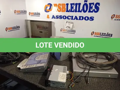 LOTE 296 - 01 TOCA DISCO ,01 APARELHO DE DVD , 01SOM PARA CARRO ,01SOM COM 02 CAIXAS E CABOS (NO ESTADO) ATENÇÃO! FAZER A VISITAÇÃO ANTES DE ARREMATAR, NÃO SABEMOS SE FUNCIONA. LEILÃO NÃO TEM GARANTIA E NEM DEVOLUÇÃO, SUJEITO A POSSÍVEIS AVARIAS VISÍVEIS/OCULTAS E/OU AUSÊNCIA DE COMPONENTES.