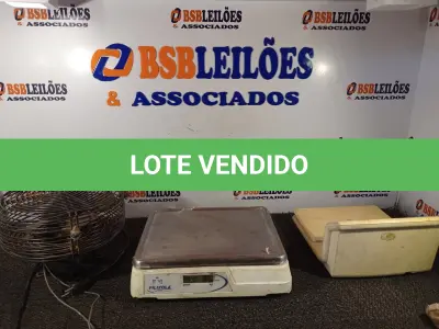 LOTE 344 - 02 BALANÇAS DIGITAIS E 01 VENTILADOR EXAUSTOR (NO ESTADO) ATENÇÃO! FAZER A VISITAÇÃO ANTES DE ARREMATAR, NÃO SABEMOS SE FUNCIONA. LEILÃO NÃO TEM GARANTIA E NEM DEVOLUÇÃO, SUJEITO A POSSÍVEIS AVARIAS VISÍVEIS/OCULTAS E/OU AUSÊNCIA DE COMPONENTES.